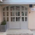 דירה Petite Haven *